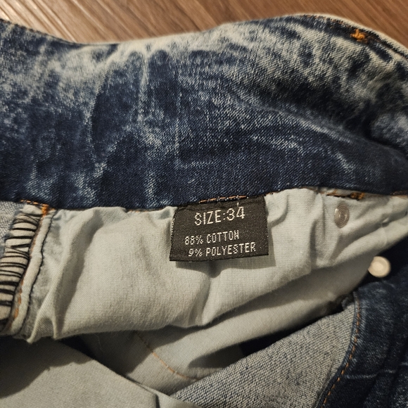 Bundle of Denim Jeans and Shorts + T-Shirt - Picture 4 of 9